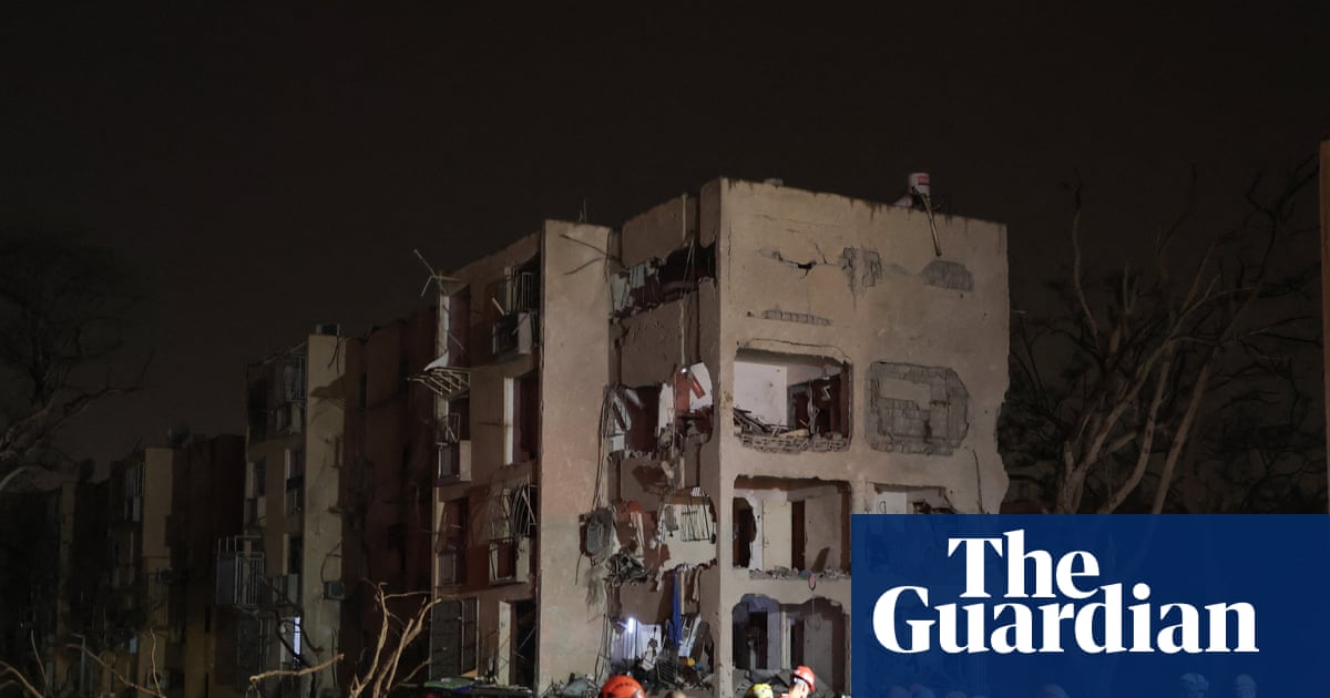 Almost 100 wounded in Iranian missile strikes on southern Israel