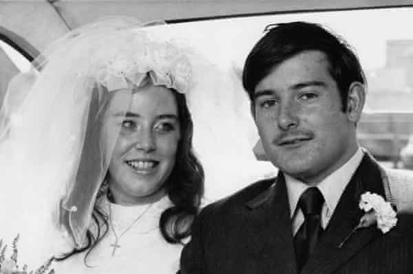 Chris Craik e sua moglie Dee al loro matrimonio nel 1972.