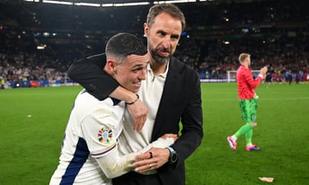Foden and Gareth Southgate celebrate victory over Serbia.