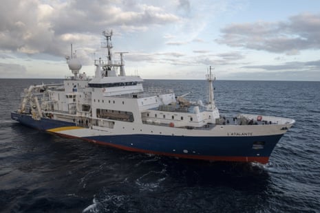 Az Atalante hajó, egy francia kutató- és kutatóhajó, úton van, hogy csatlakozzon a Titan tengeralattjáró kutatási műveletéhez.