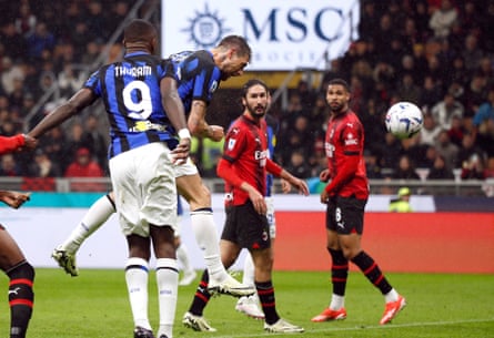 Francesco Acerbi heads Internazionale into the lead