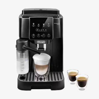 De'Longhi Magnifica Start coffee machine