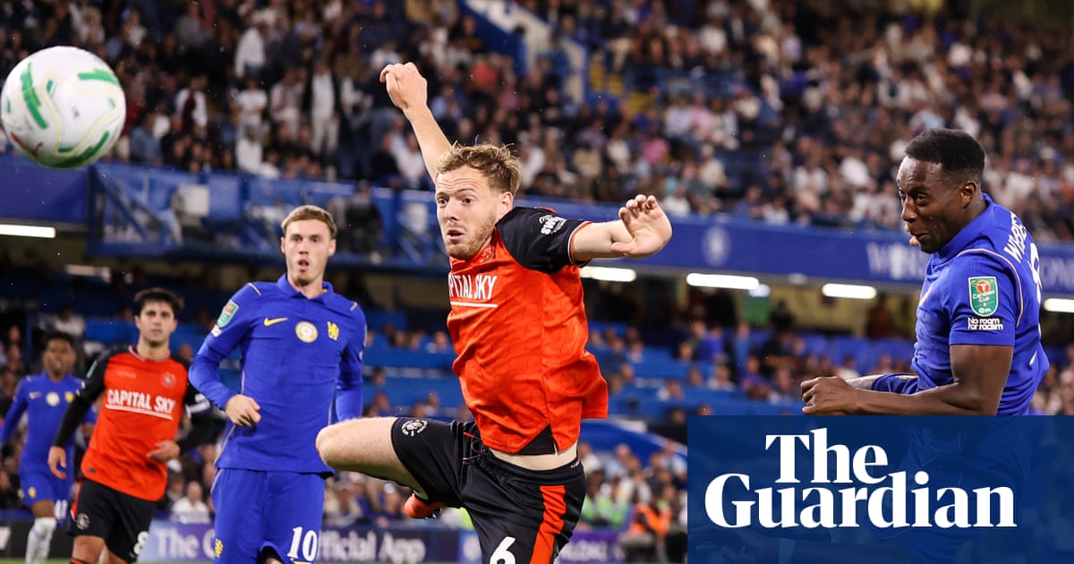 Danny Welbeck leads Chelsea past Luton as Fernández misses Carabao Cup tie