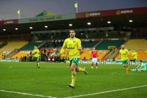 Crystal palace - sheffield united, efl ve daha fazlası - futbol saat saati - canlı! 3 norwich city'den emi buendia gol attıktan sonra kutlama yapıyor.