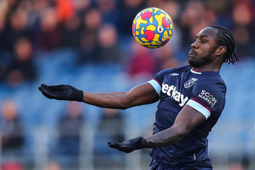 Michail Antonio a disputé huit matchs sans marquer - David Moyes devrait-il investir dans un autre attaquant en janvier ?