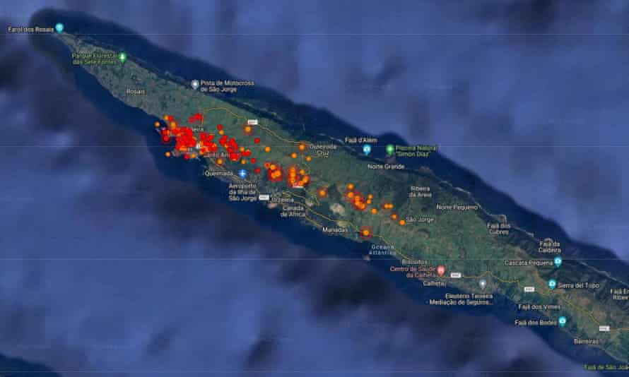 Mapa de satélite mostrando a atividade sísmica na ilha de São Jorge.