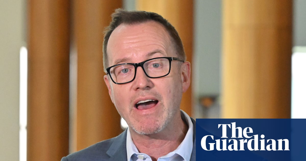 Greens push for human override in aged care assessment after ombudsman's scathing report into algorithm tool