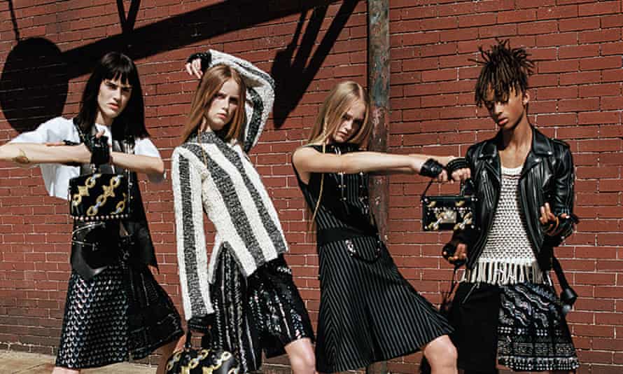 Jaden Smith, a la derecha, viste Louis Vuitton.