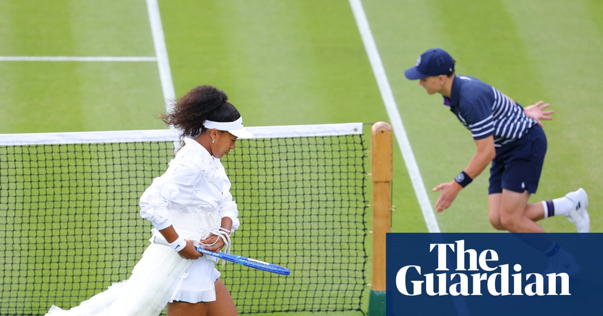 Naomi Osaka tones down the jellyfish, but Wimbledon entrances help soothe nerves