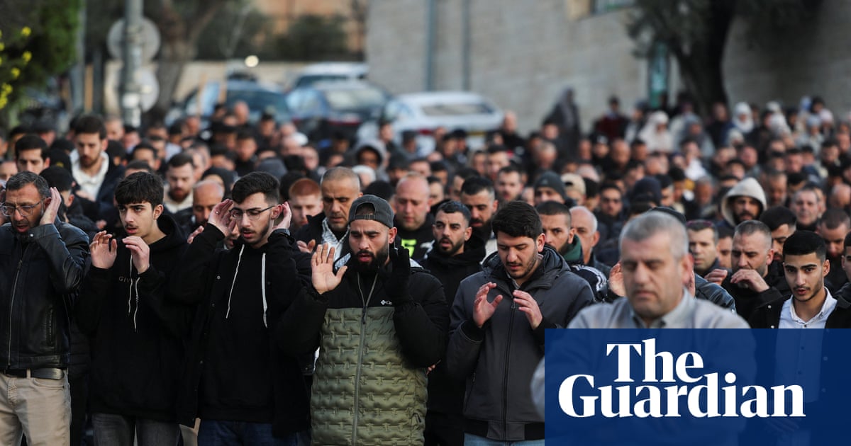 Palestinians pray in street after Israeli authorities close al-Aqsa mosque – video
