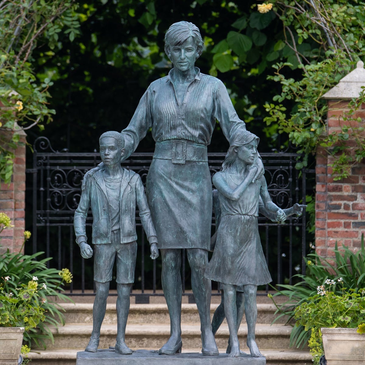 An awkward, lifeless shrine – the Diana statue is a spiritless hunk of nonsense | Art | The Guardian