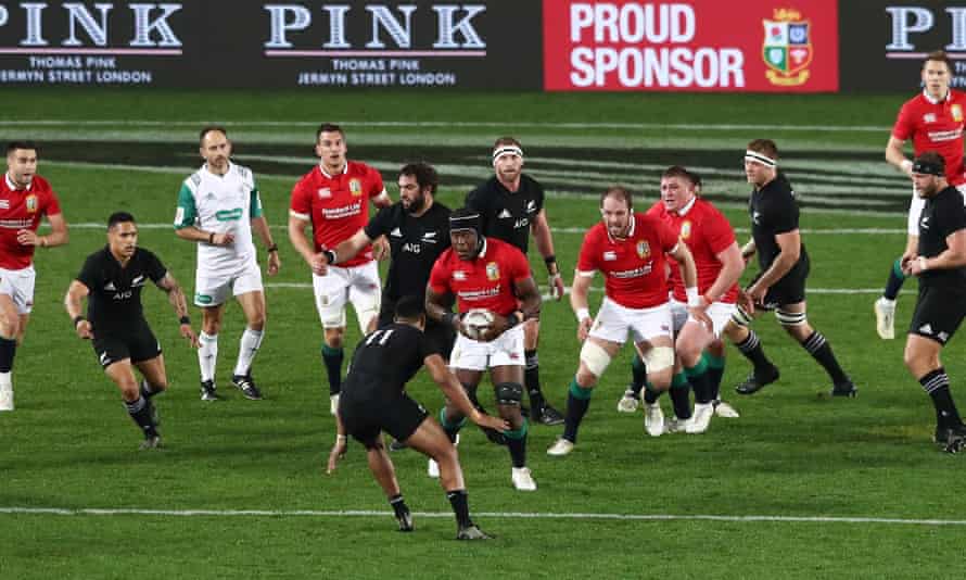 Maro Stone looks to make a dent in New ZealAnd's defense at Eden Park in 2017