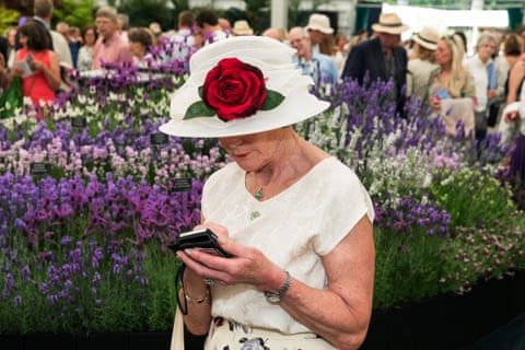 Flower Child - A Garden Party Look With Mustang Sally