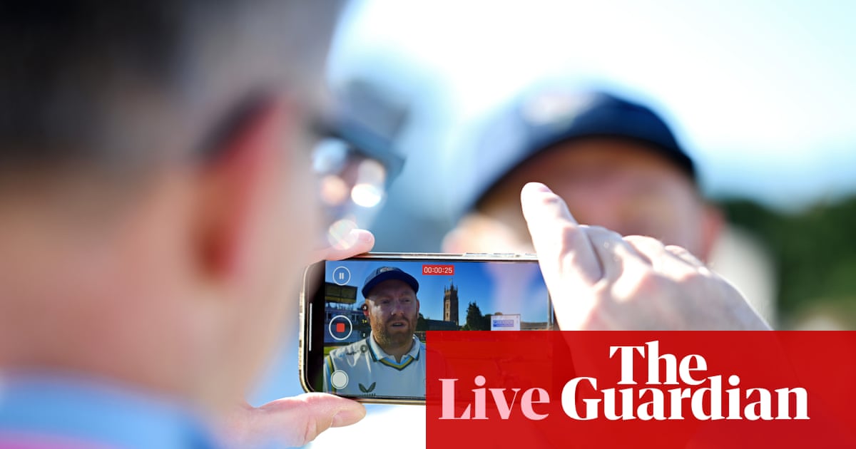 Surrey v Warwickshire, Somerset v Yorkshire and more: county cricket – live