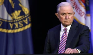 Jeff Sessions wurde von Donald Trump beschuldigt, die Justiz nicht zu übernehmen.