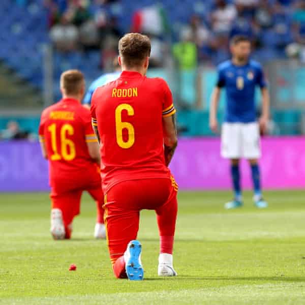 Wales players take the knee