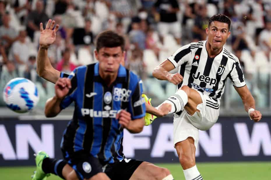 Cristiano Ronaldo spara all'amichevole precampionato della Juventus contro l'Atlanta.
