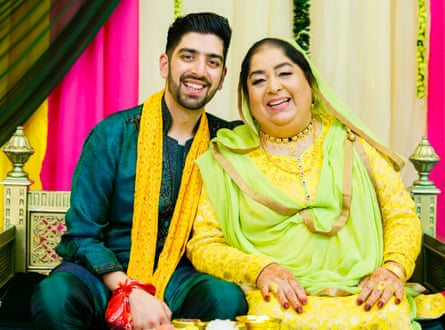 Niaz Shazad with his mother, Nargis Begum, who was killed after her car broke down on the M1