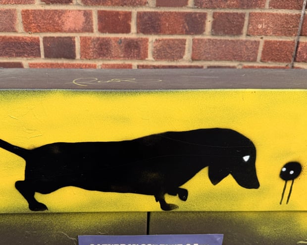 A dachshund stencil by @_holybatpants_