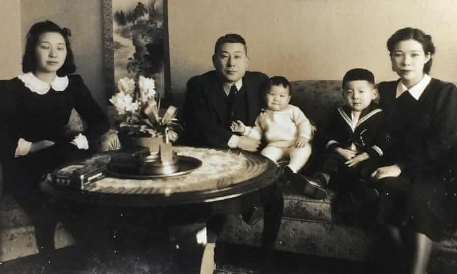 Chiune Sugihara, his wife Yukiko (right), his sister-in law Setsuko Kikuchi (left) with their two eldest sons, Hiroki and Chiaki.