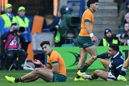 Wallabies prima Joseph-Aukuso Suaalii hurts his limb successful a collision pinch Scotland's centre Sione Tuipulotu