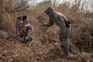 A Texas state trooper asks asylum seeking migrant Edith and her son Harbin Ordonez to come out of hiding