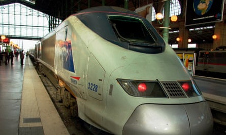 Train à grande vitesse TGV à la Gare du Nord, Paris.