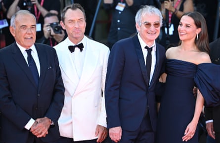 Alberto Barbera, Jude Law, Olivier Assaya and Alicia Vikander on the red carpet