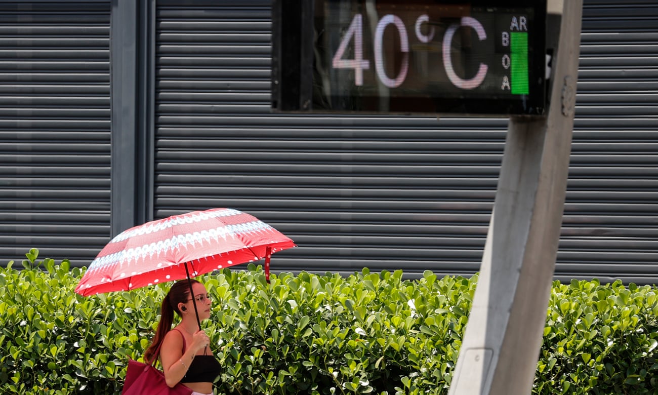 Photo of women in street with large sign saying 40 degrees Celsius