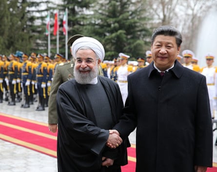 Chinese President Xi Jinping and Iranian President Hassan Rouhani shake hands during an official welcoming ceremony prior to their meeting in Tehran, Iran 23 January 2016.