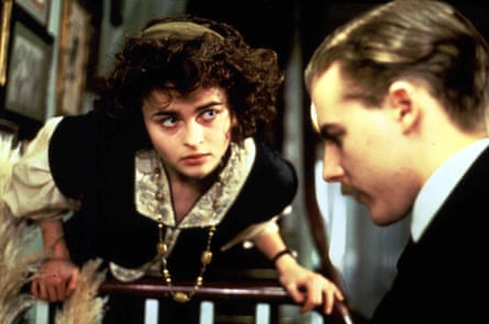 Helen Schlegel (Helena Bonham Carter) with Leonard Bast (Samuel West) in Howards End