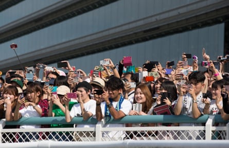 Japanese racing fans at Hanshin