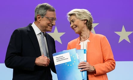 EC president Ursula von der Leyen with former ECB chief Mario Draghi’s report on competitiveness in Brussels, 9 September.
