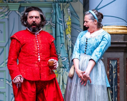 George Fouracres as Falstaff with Sophie Russell at Shakespeare’s Globe in 2025.