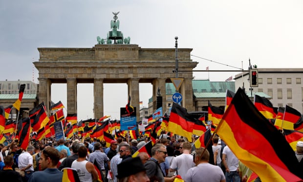 The AfD supporters heading towards the Brandenburg Gate.