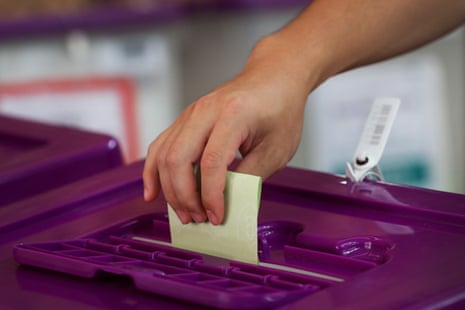 Australia news live: AEC reveals election worker took home box of ballot papers; PM heads to Indonesia for talks with president Australia news live: AEC reveals election worker took home box of ballot papers; PM heads to Indonesia for talks with president