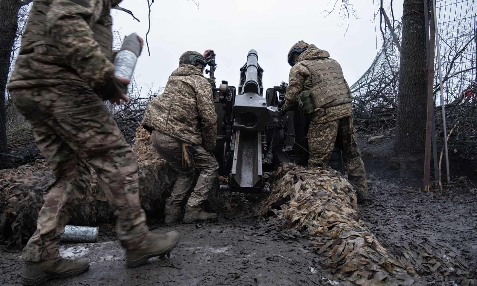 Zelensky says he will need 200,000 troops to have peace