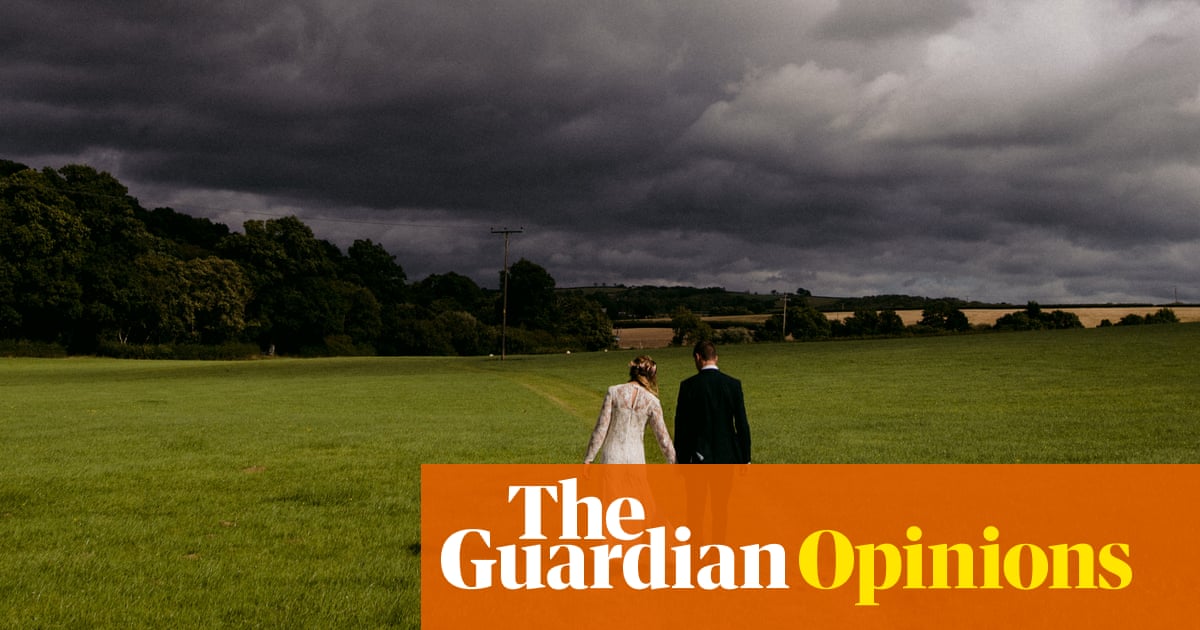 Софи ПавелПометени от чистата сила на природата ние се сгушихме