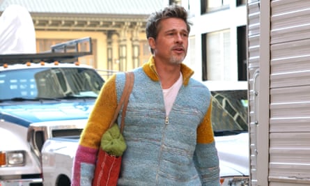 Brad Pitt wears a multicolored zipped-up cardigan with a folksy feel.