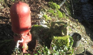 Hydraulic ram above the ditch