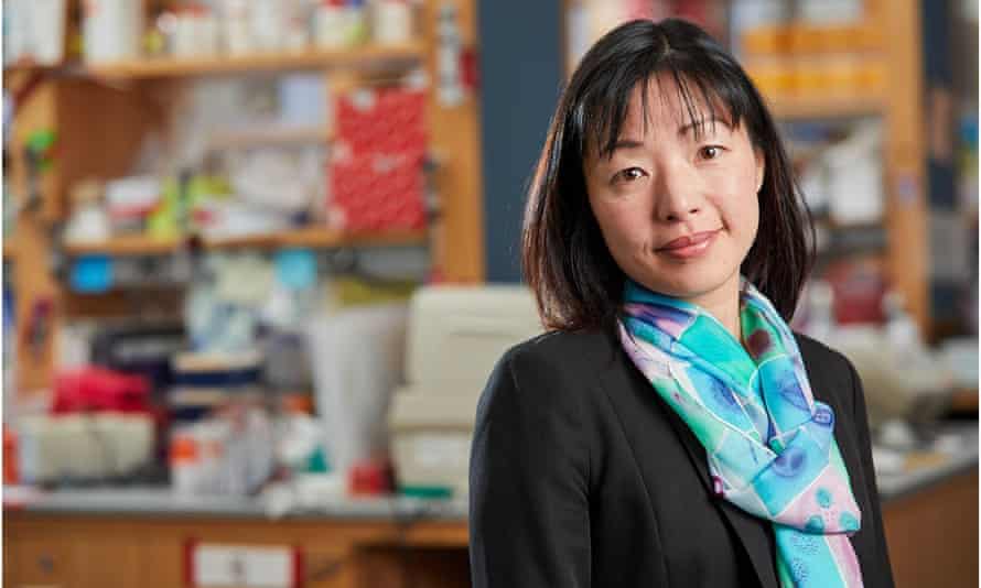 prof akiko iwasaki in a lab, smiling
