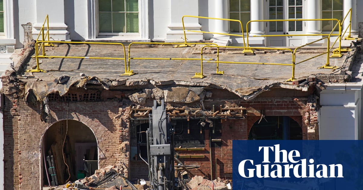 Elizabeth Warren calls Trump’s ballroom ‘golden crime scene’, urges DoJ inquiry into funding