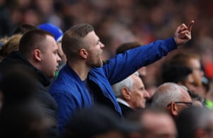 Chelsea fans chant against Sarriball.