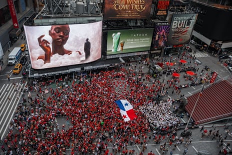 Torcedores do Panamá na Times Square.
