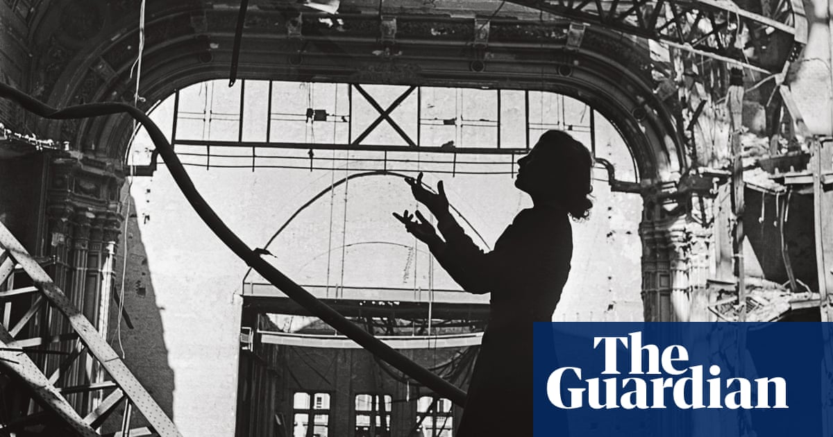 Lee Miller at Tate Britain: A Critical Look at the Retrospective Lee Miller at Tate Britain: A Critical Look at the Retrospective