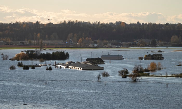 Canada floods: 18,000 people still stranded in ‘terrible, terrible disaster’ (theguardian.com)