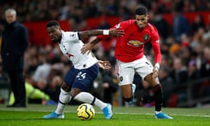 Marcus Rashford, luchando aquí con Serge Aurier, a la izquierda, fue uno de los jugadores que impresionó contra los Spurs.