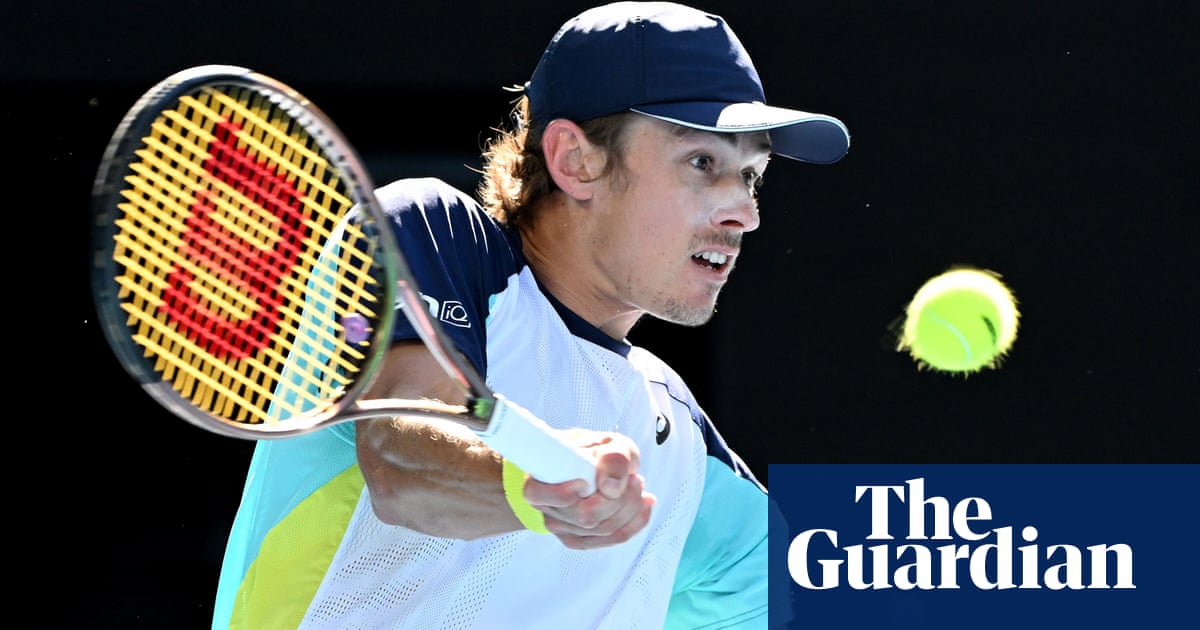 De Minaur exits Australian Open in frustrating straight-sets loss to Sinner