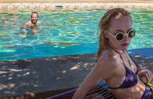 Ralph Fiennes and Dakota Johnson in A Bigger Splash.