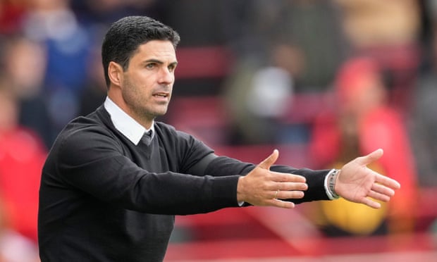 Arsenal fans pump up the volume as belief grows in Arteta and players | Arsenal 1 Mikel Arteta on the touchline at Brentford